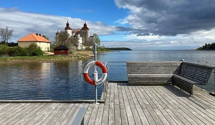 Bilden visar badet vid Läckö slott